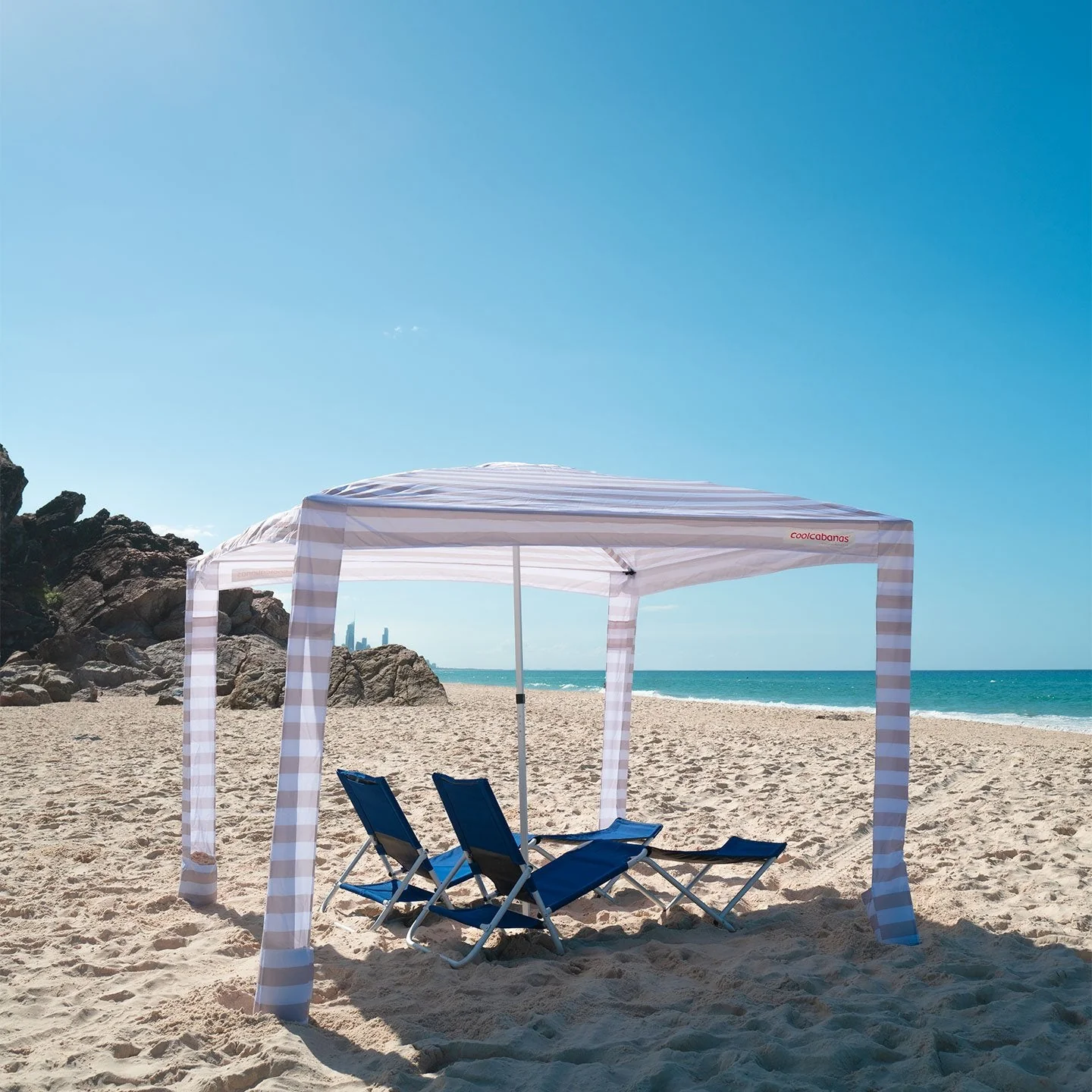 Plážový stín CoolCabana 5 - ochrana UPF 50+, velká stínicí plocha