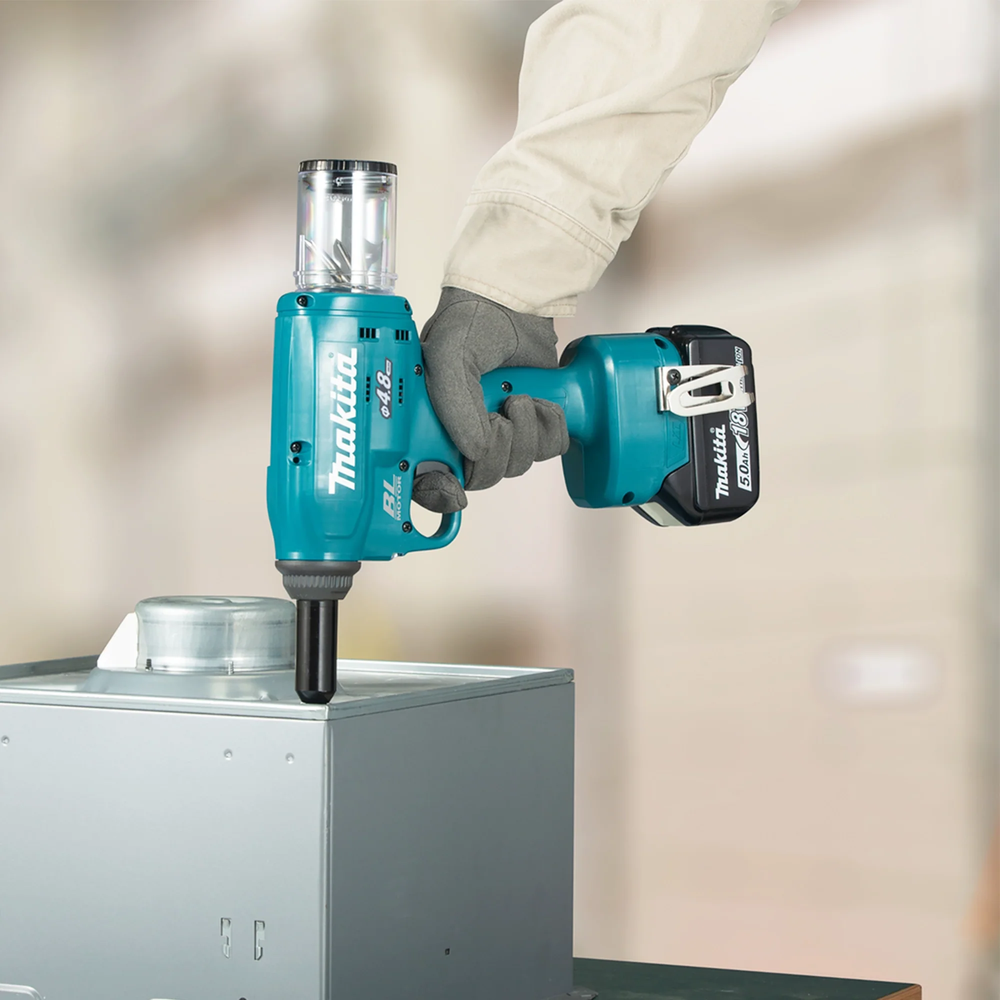 Makita DRV150RTJ 18V 5Ah Akumulátorová nýtovačka – kompletní sada s kufrem Makpac