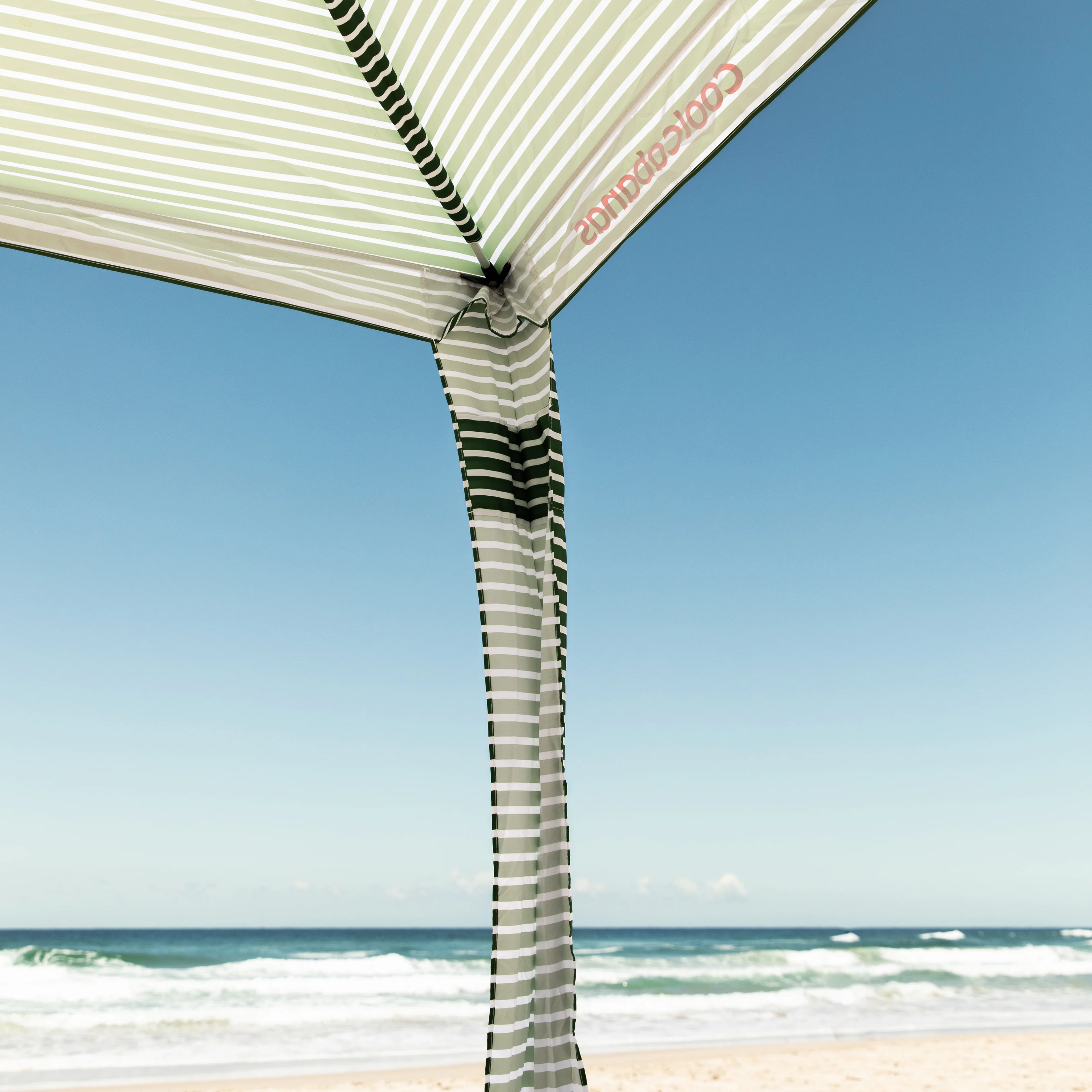 Plážový stín CoolCabana 5 - ochrana UPF 50+, velká stínicí plocha