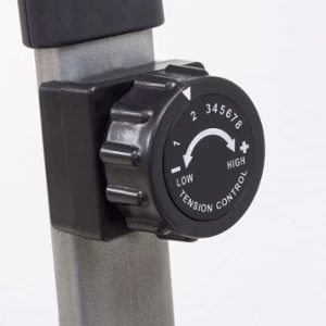 Rolana poslala zprávu a pak zvedla ruku k Salimu Majovi.