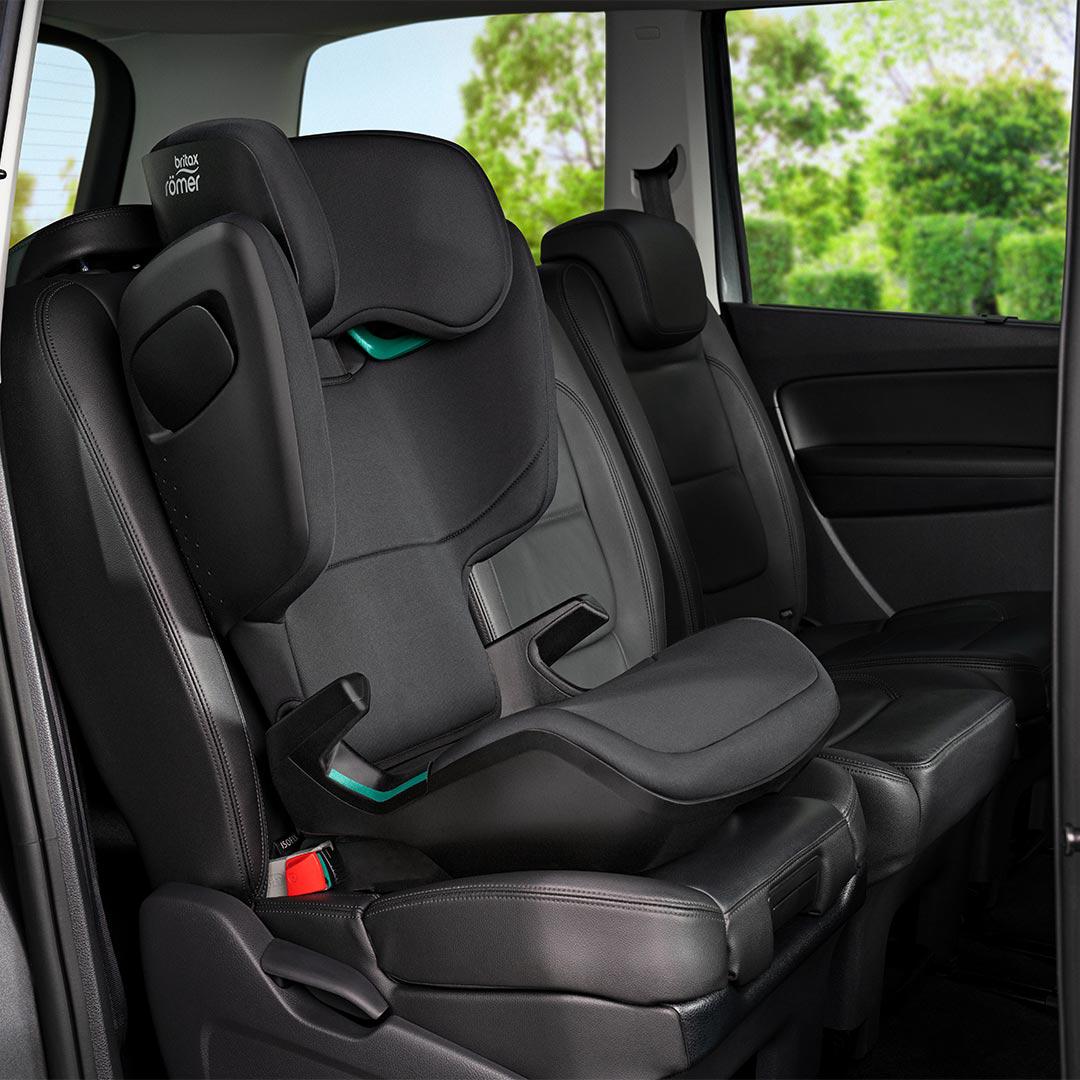 Autosedačka Britax Römer KIDFIX i-Size s vysokým opěradlem – skupina 2/3, barva Cosmos Black, s ISOFIX a boční ochranou