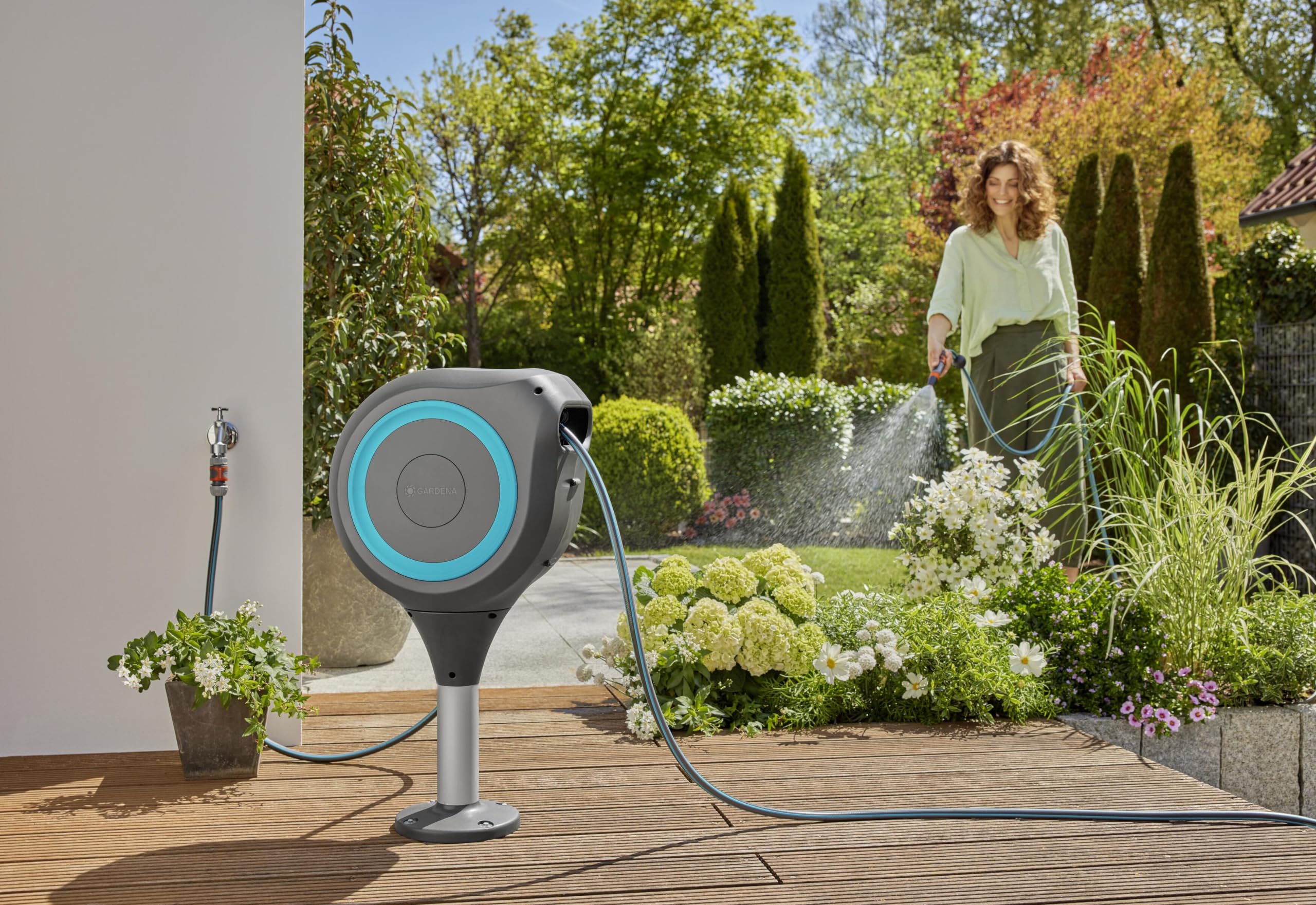 Gardena RollUp Terrace Hose Box M: Krabice odolná proti povětrnostním vlivům s technologií RollUp a 20m hadicí, zavlažování pro středně velké zahrady s terasou, automatické navíjení, tyrkysová (18615-20)