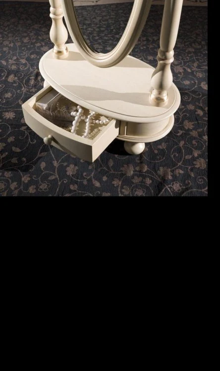 Oválné otočné zrcadlo lakované ve slonovinové barvě se zlatými detaily, rozměry: Š 62 x V 169 x H 37