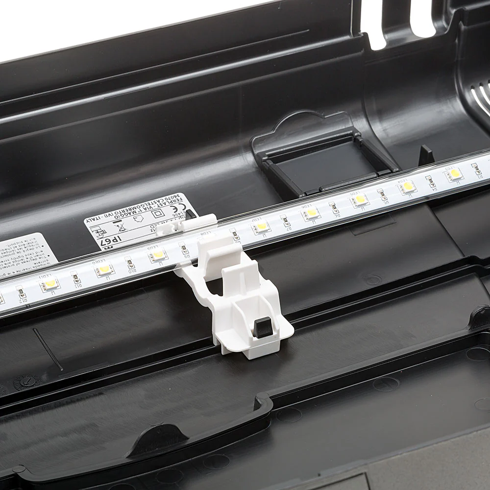 Akvárium CAPRI 60 LED o objemu 60 litrů – efektivní LED osvětlení a filtrační systém Bluwave