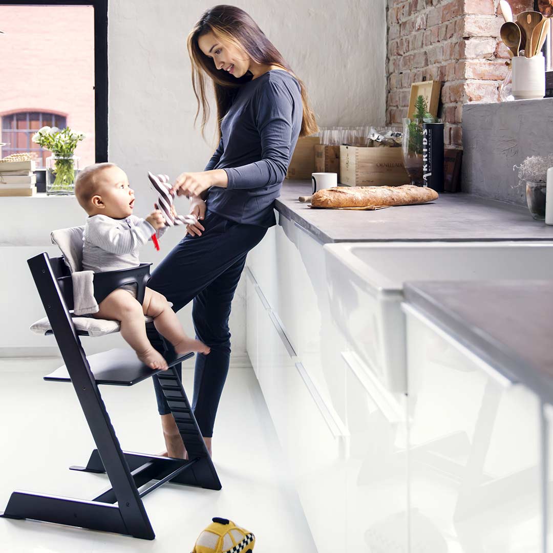 Dětská jídelní židlička Stokke Tripp Trapp – výškově nastavitelná, roste s dítětem, v barvě Heather Mauve, ergonomická