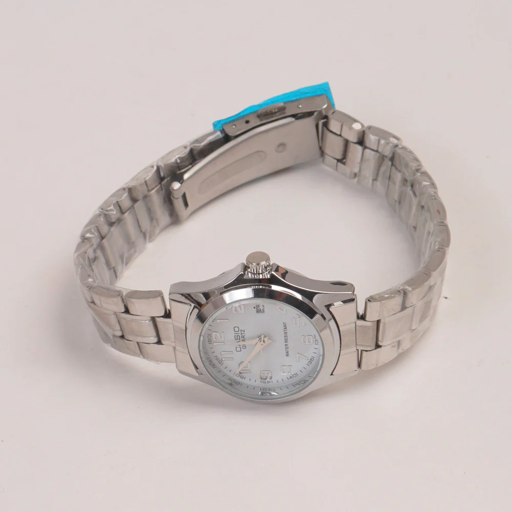 Woman Chain Watch Silver White