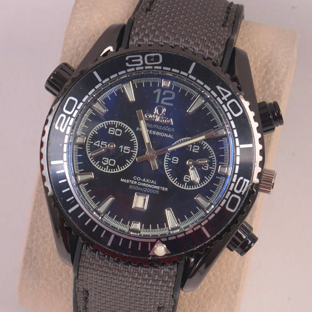 Man's Wrist Watch Black Dial with Grey Straps